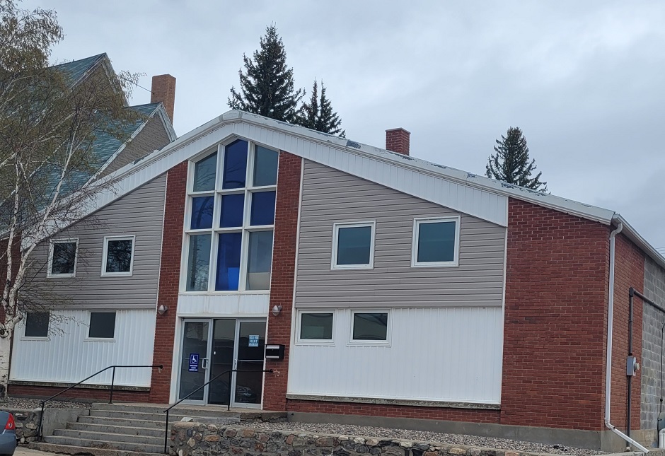 'Gigantic Garage Sale' at Knox Hall! Local news